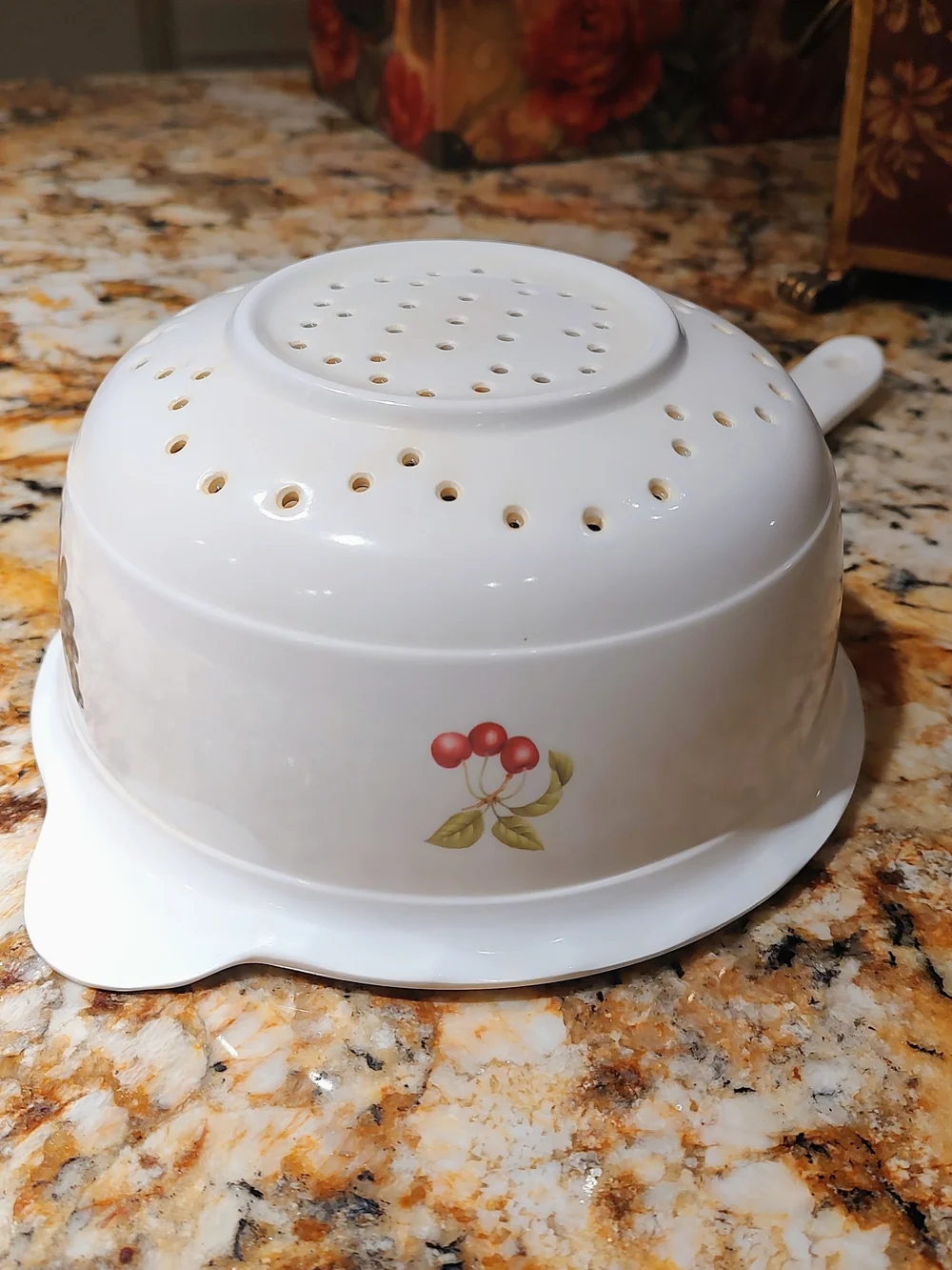 White Ashberry Melamine strainer W Peach Floral Design, vintage.